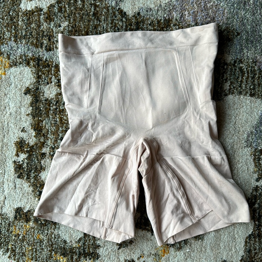 Spanx OnCore Sculpting Mid-Thigh Short